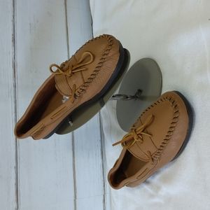 Minnetonka  women's  leather moccasins  size 9